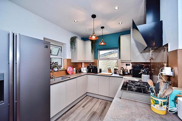 3 Bedroom Semi-Detached House For Sale In Sutton Road, Maidstone, Kent, ME15
