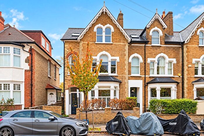 1 Bedroom Flat To Rent In Elm Road, Mortlake, SW14