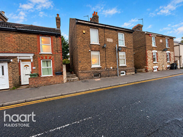 2 Bedroom Semi-Detached House For Sale In Well Road, Maidstone, ME14
