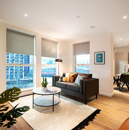 1 Bedroom Flat To Rent In Fizzy Ea A - Silvertown Way, London, E16