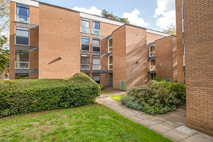 2 Bedroom Maisonette For Sale In Butler Close, Oxford, Oxfordshire, OX2