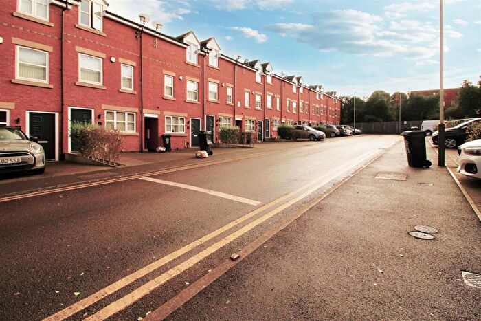 4 Bedroom House To Rent In Blue Fox Close, Leicester, LE3