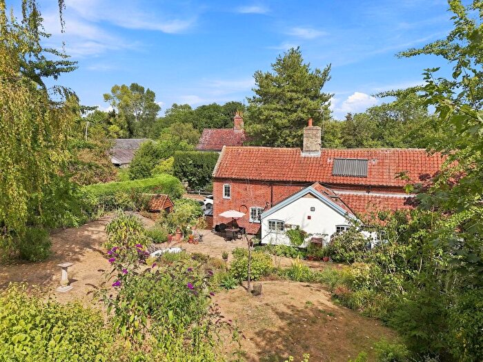 3 Bedroom Semi-Detached House For Sale In Glemham Road, Sweffling, IP17