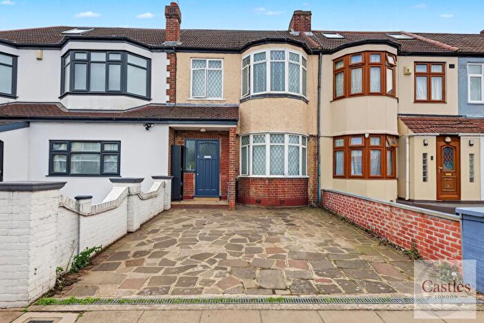 3 Bedroom Terraced House For Sale In Carterhatch Road, Enfield, EN3