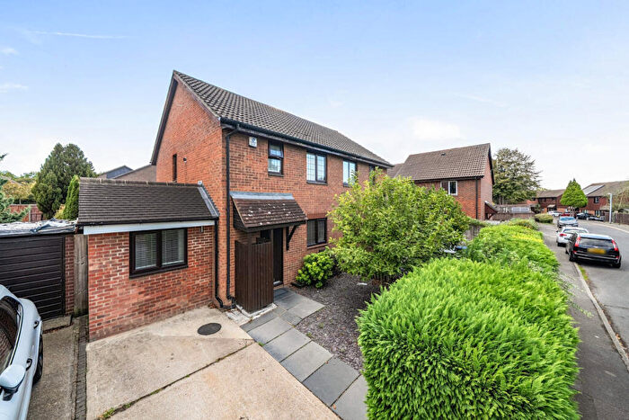 4 Bedroom Semi-Detached House For Sale In The Spinney, Swanley, BR8