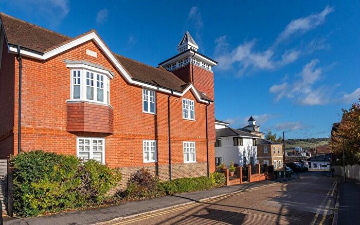 2 Bedroom Apartment For Sale In Flat Old Brewery Court, RH4
