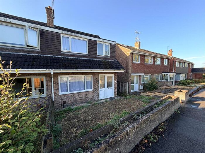 3 Bedroom Semi-Detached House For Sale In Wymans Brook Cheltenham, GL50