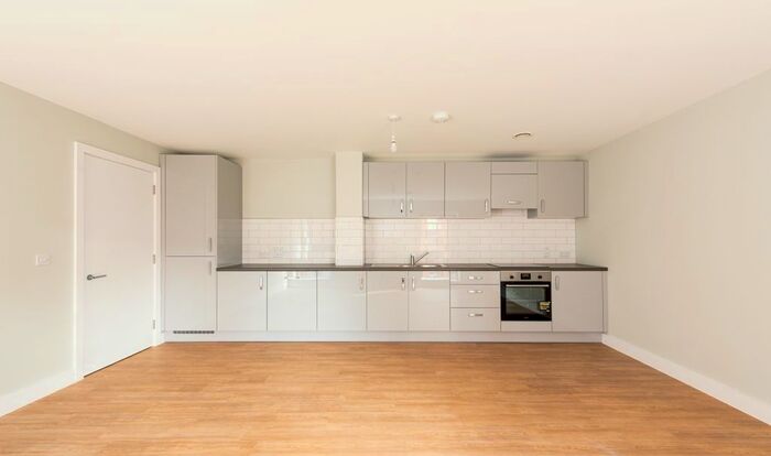 1 Bedroom Flat To Rent In Market Street, Newbury, RG14