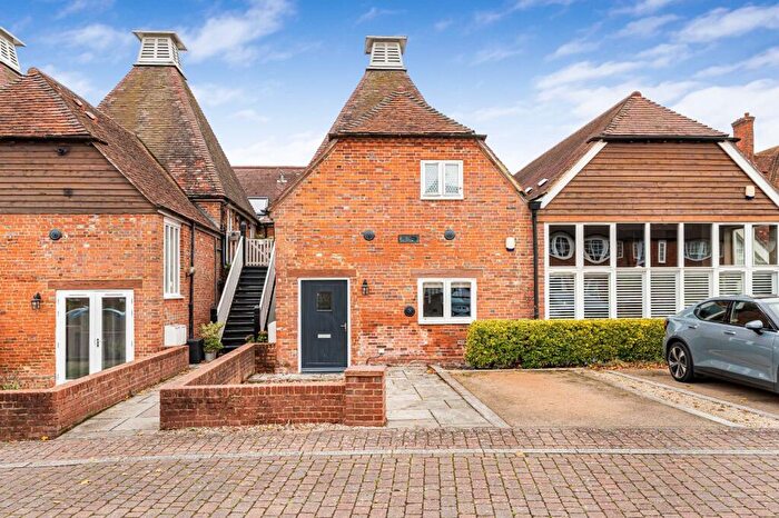 2 Bedroom Flat For Sale In Oast Lane, Upper Froyle, Alton, Hampshire, GU34