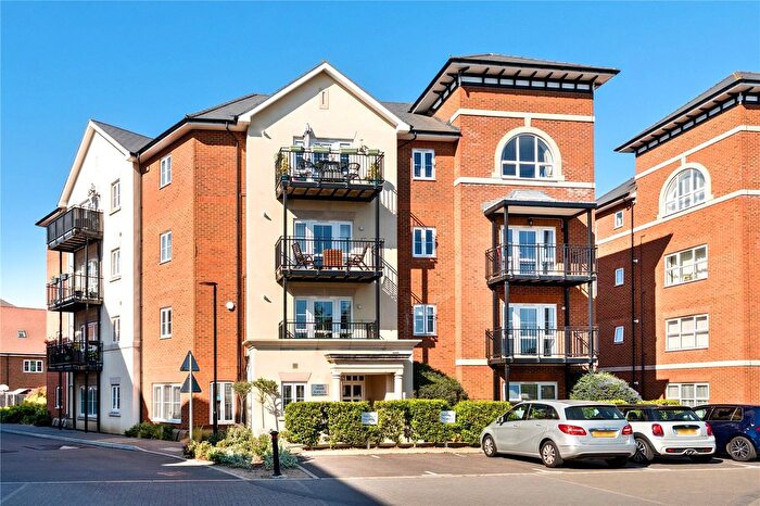 2 Bedroom Flat For Sale In Bell Farm Way, Hersham, KT12