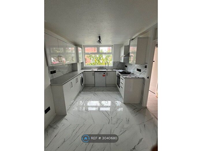 3 Bedroom Maisonette To Rent In Benson Close, Hounslow, TW3