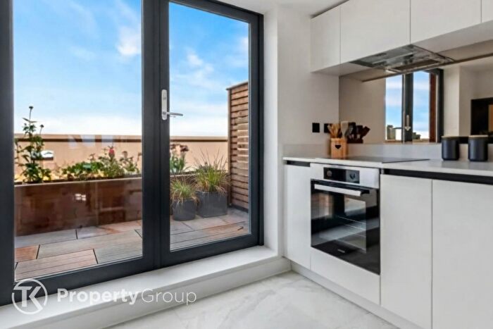 3 Bedroom Apartment For Sale In Spinners Way, Manchester, M15