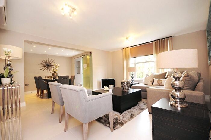 3 Bedroom Flat To Rent In St. Johns Wood Park, London, NW8