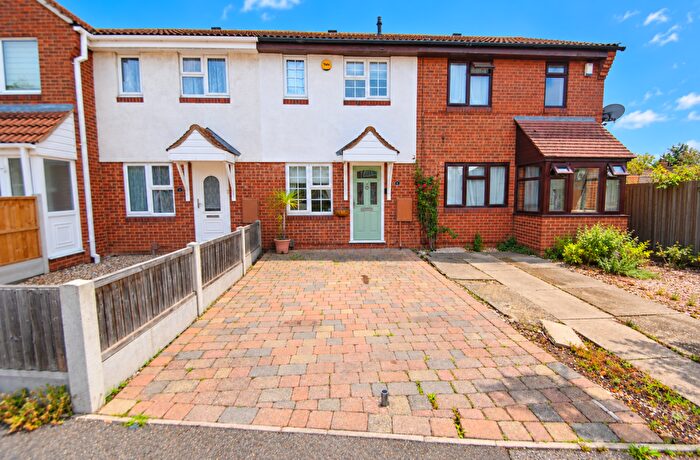 2 Bedroom Terraced House For Sale In Thackeray Avenue, Tilbury, RM18