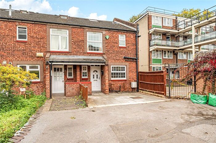 4 Bedroom End Of Terrace House For Sale In Rectory Square, London, E1