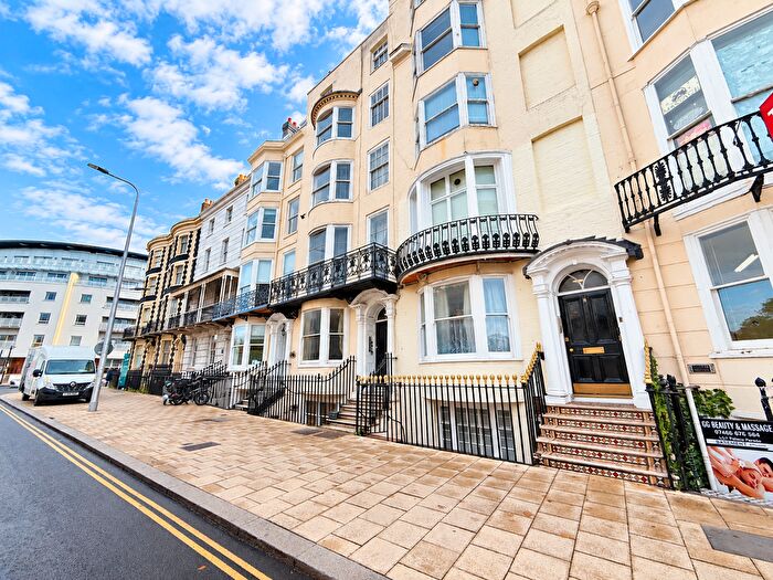 3 Bedroom Maisonette To Rent In Pavillion Parade, Brighton, BN2