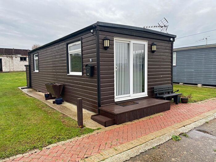 1 Bedroom Mobile/park Home For Sale In Marine Parade, Sheerness, ME12