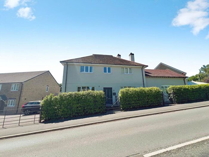 3 Bedroom Semi-Detached House For Sale In Somerton Road, Street, BA16