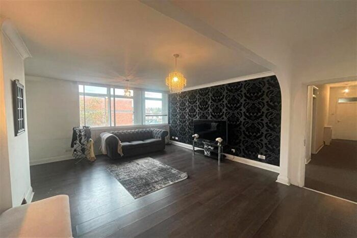 2 Bedroom Apartment To Rent In High Road, Loughton, IG10