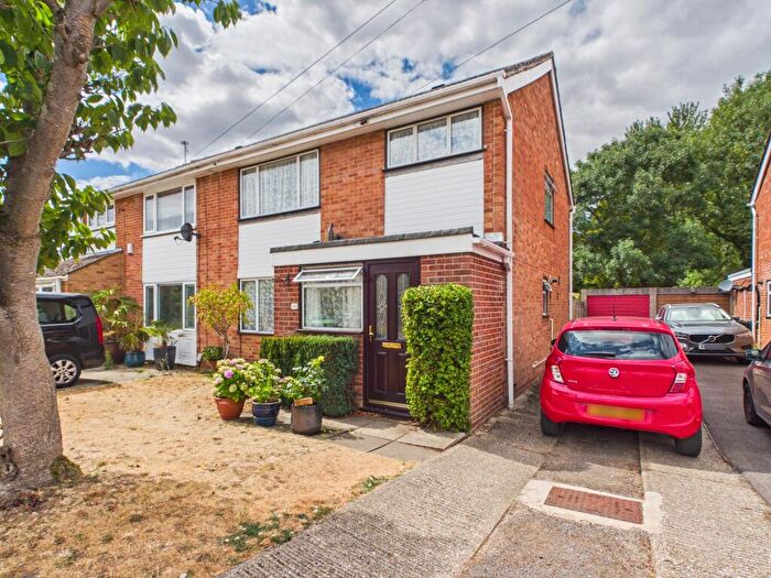 4 Bedroom Semi-Detached House For Sale In Underwood Road, Southcote, Reading, RG30