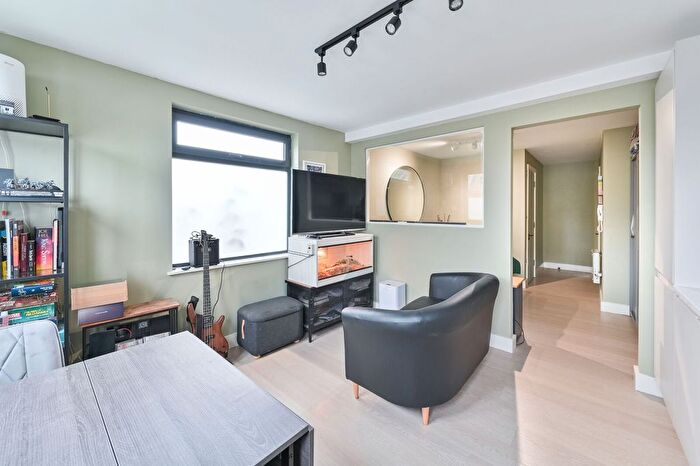 1 Bedroom Studio For Sale In South Norwood, London, SE25