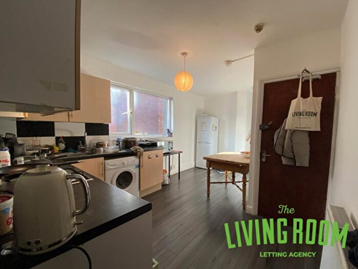 3 Bedroom Apartment To Rent In Albany Road, Roath, Cardiff, CF24