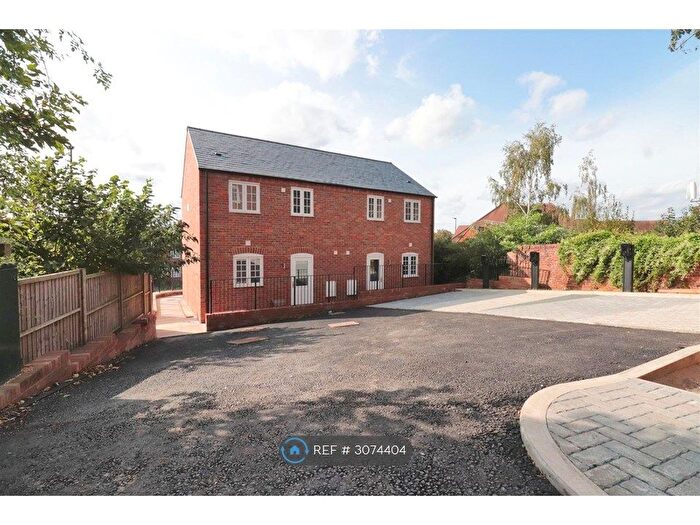 2 Bedroom Semi-Detached House To Rent In Friarage Road, Aylesbury, HP20