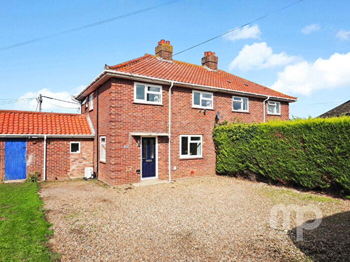 3 Bedroom Semi Detached House For Sale In Green Lane, Wymondham, NR18