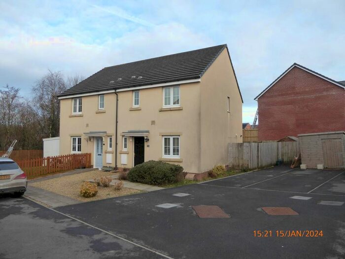 3 Bedroom Semi-Detached House To Rent In Heol Waun Hir, Ffoslas, Llanelli, SA17