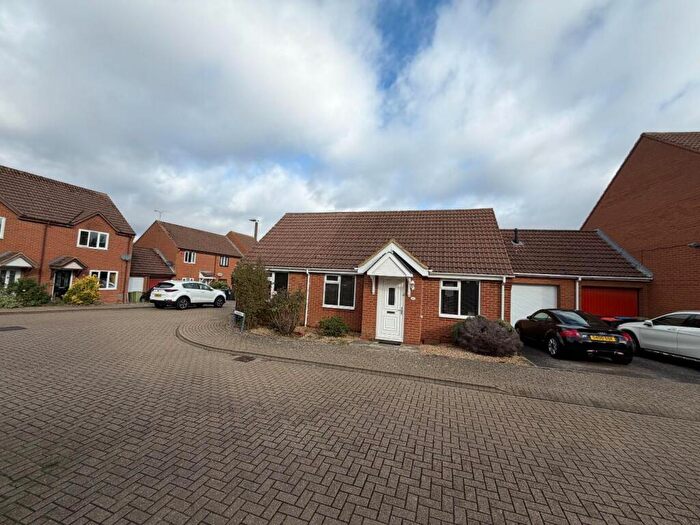 3 Bedroom Detached Bungalow To Rent In Wistmans, Furzton, Milton Keynes, MK4