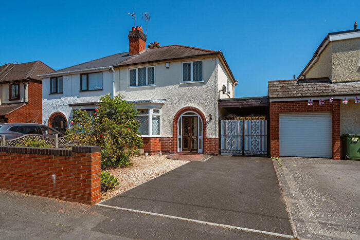 3 Bedroom Semi-Detached House For Sale In Penzer Street, Kingswinford, DY6