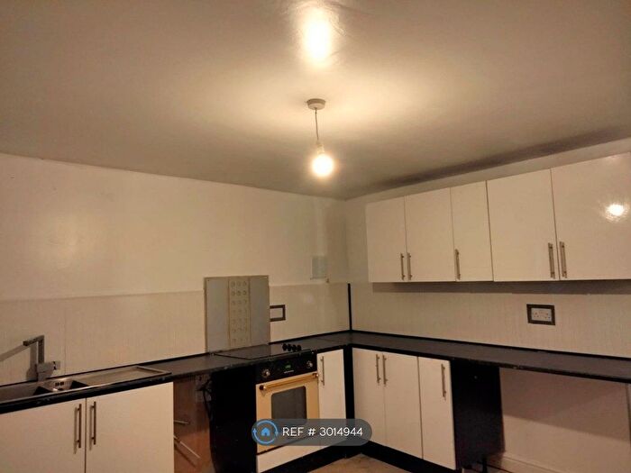 1 Bedroom Flat To Rent In Halifax, Halifax, HX3