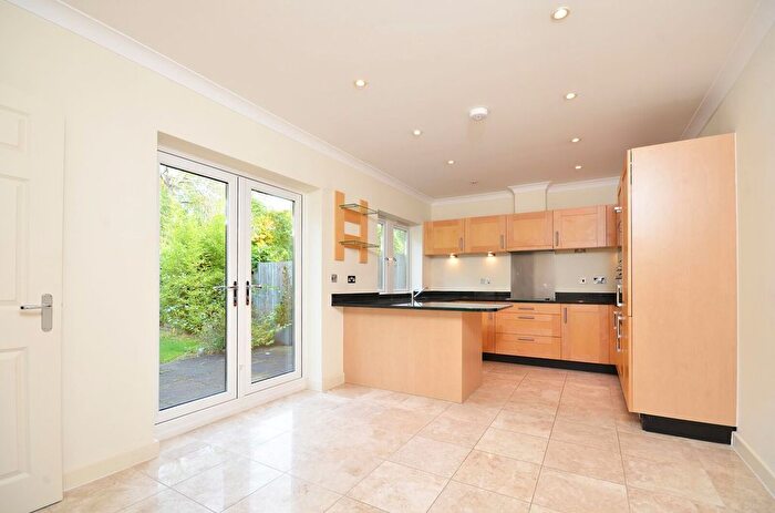 3 Bedroom End Of Terrace House For Sale In Lakeside, Chobham, GU24