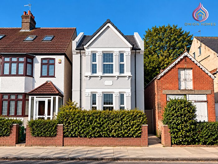 4 Bedroom Detached House For Sale In Primrose Road, London, E18