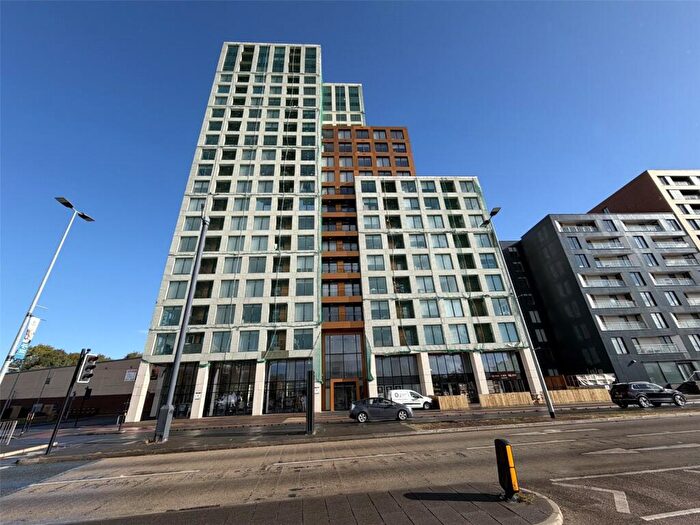3 Bedroom Apartment For Sale In Trafford Road, Salford, Greater Manchester, M5