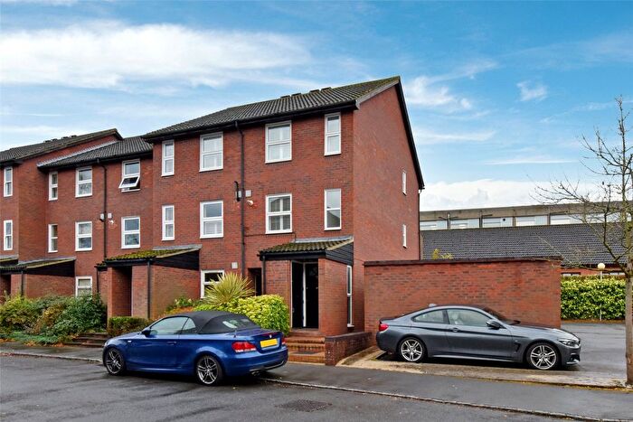 2 Bedroom Flat To Rent In Fountain Gardens, Windsor, Berkshire, SL4