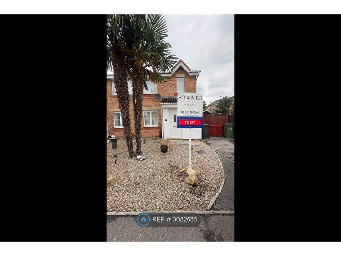 3 Bedroom Semi-Detached House To Rent In Oakham Way, Leeds, LS9