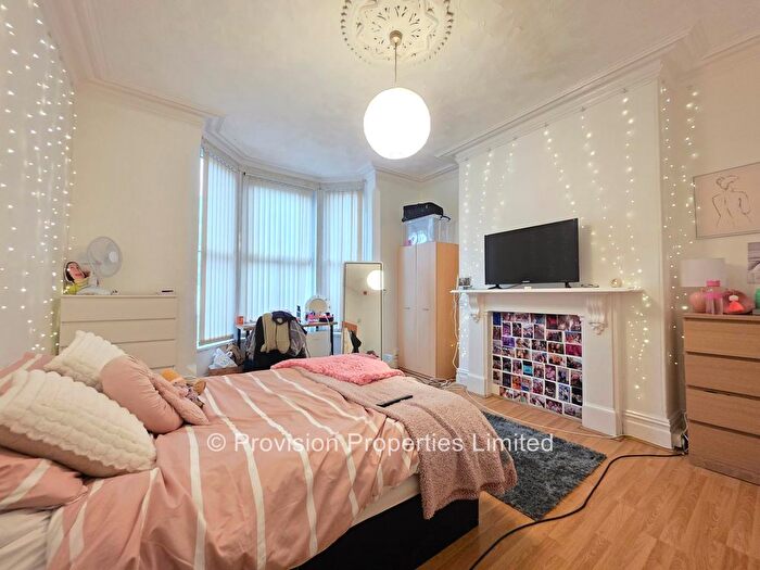7 Bedroom Terraced House To Rent In Brudenell Mount, Hyde Park, Leeds, LS6