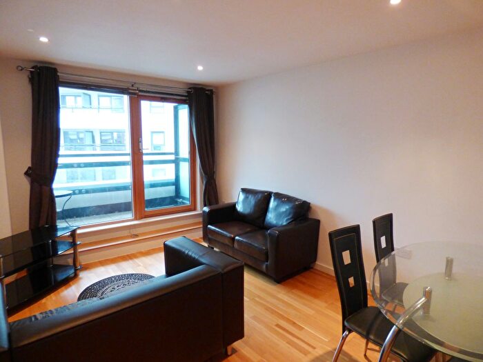 2 Bedroom Flat To Rent In Gateway East, Leeds, LS9
