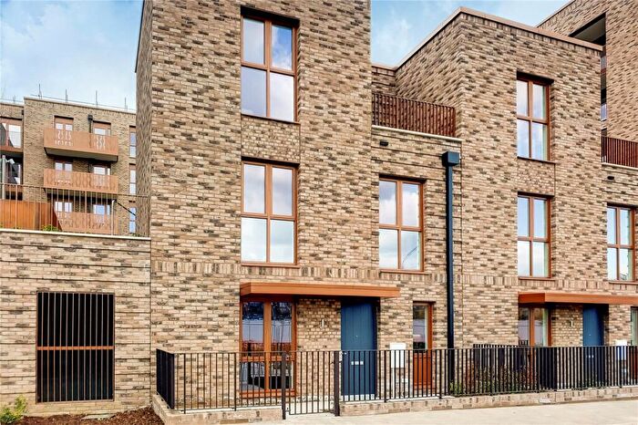 3 Bedroom Apartment To Rent In Barking, Essex, IG11