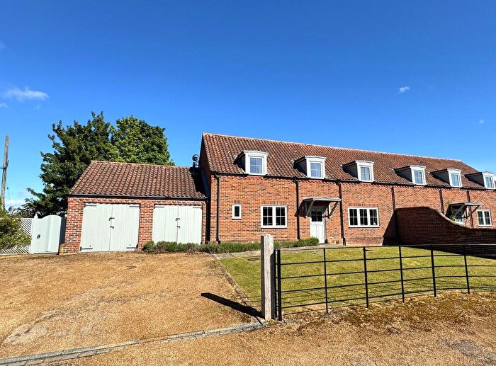 4 Bedroom Semi-Detached House For Sale In Snettisham - Modern Bedroom 'Barn Style' Residence With Paddock Views, PE31