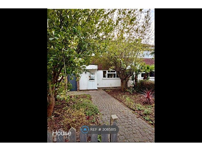 3 Bedroom Semi-Detached House To Rent In Elsfred Road, Fareham, PO14
