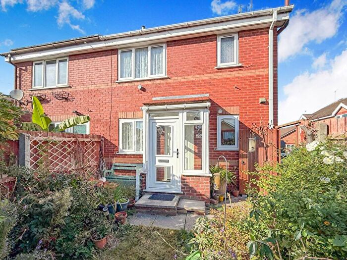 1 Bedroom Semi-Detached House For Sale In Peckforten Close, Bransholme, Hull, HU7