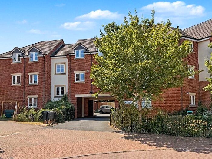2 Bedroom Apartment For Sale In Dennetts Close, Daventry, NN11
