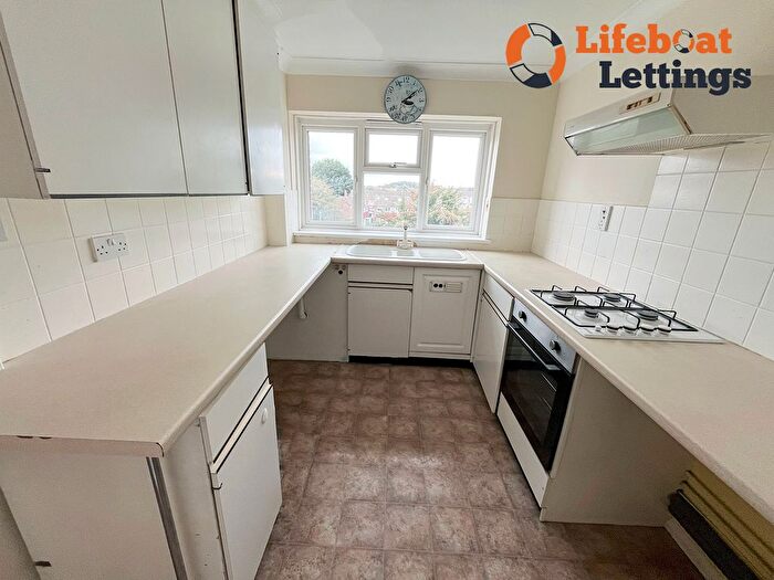 2 Bedroom Flat To Rent In Cressfield, Ashford, TN23
