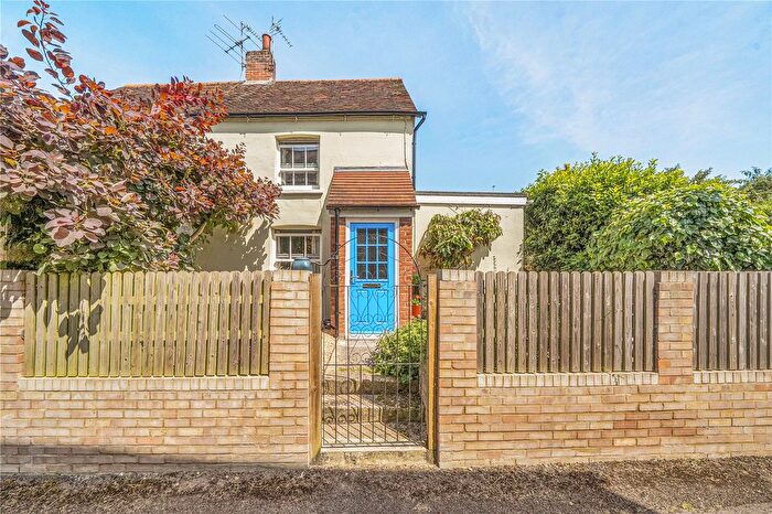 2 Bedroom End Of Terrace House For Sale In Priory Place, Hungerford, RG17