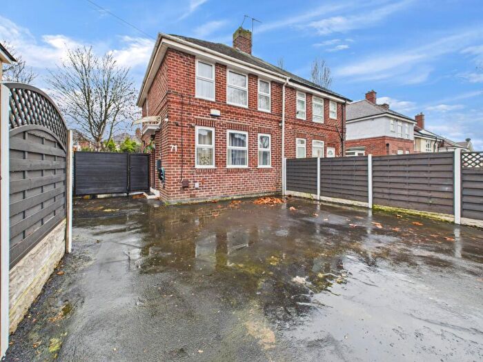 3 Bedroom Semi-Detached House To Rent In Gregg House Road, Sheffield, S5