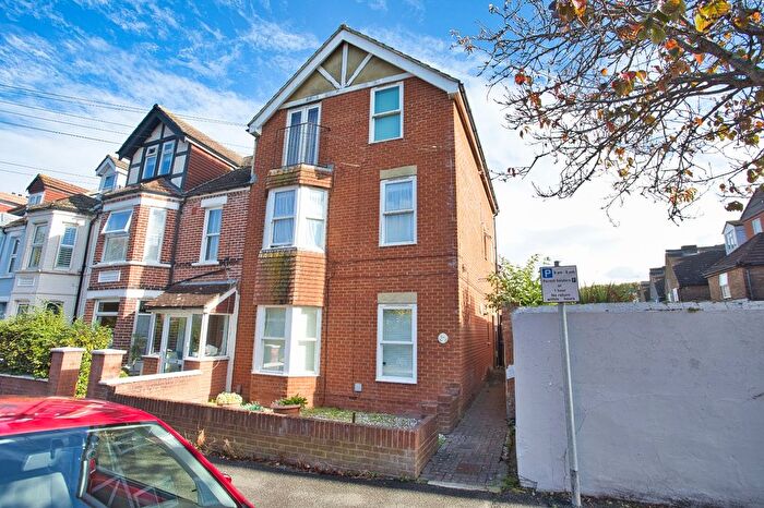 1 Bedroom Flat For Sale In Bournemouth Gardens, Folkestone, Kent, CT19