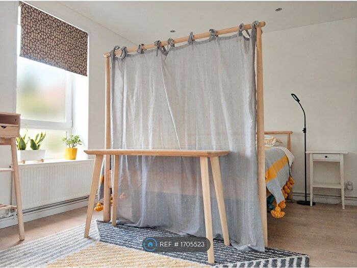 2 Bedroom Flat To Rent In London, London, SW8