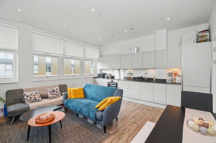2 Bedroom Flat To Rent In Wraysbury House, Staines-Upon-Thames, Staines-Upon-Thames, TW18